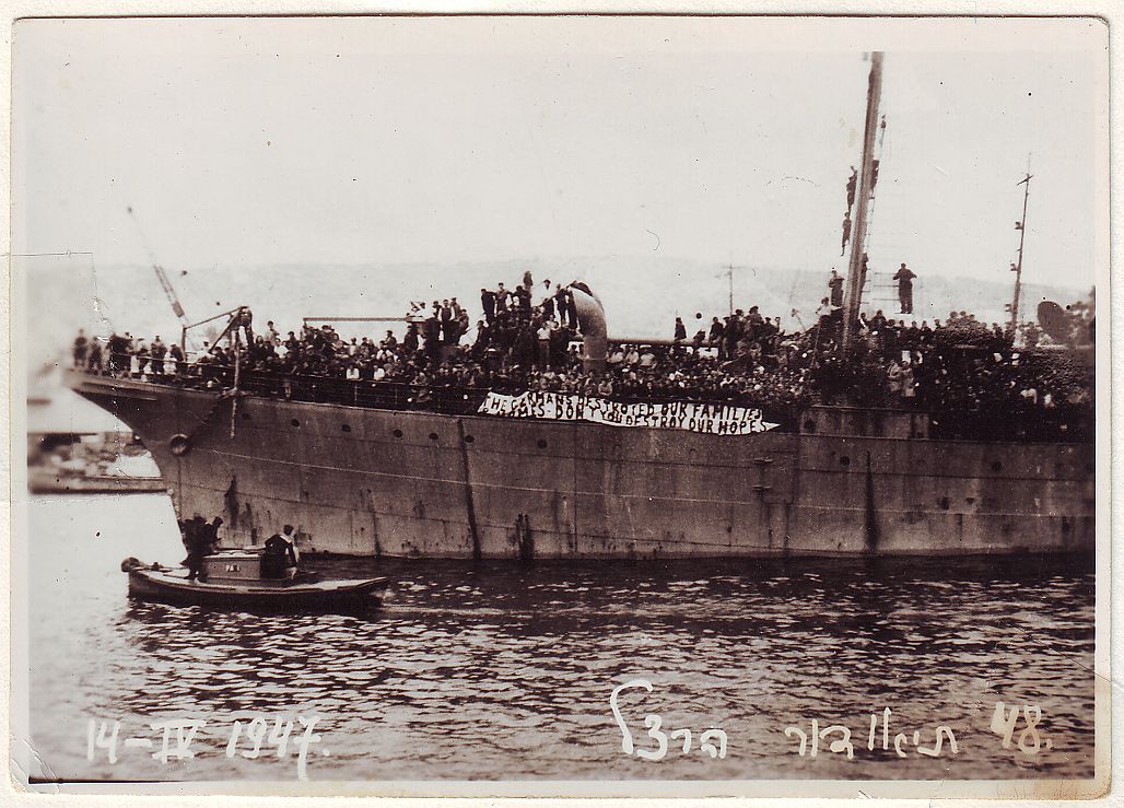 Refugee_ship_Theodor_Herzl J12_00035