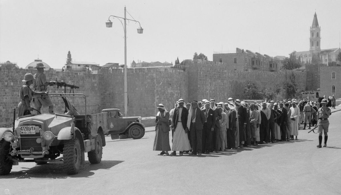 Search_for_arms_en_masse_outside_Damascus_Gate