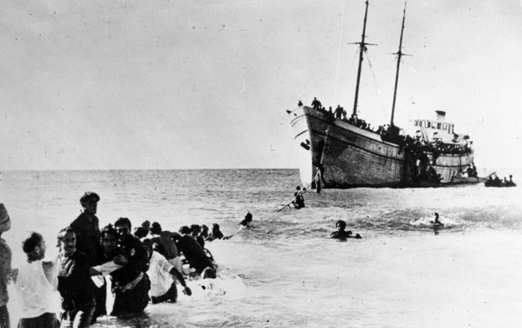 Bundesarchiv_Naharija,_Landung_juedischer_Auswanderer